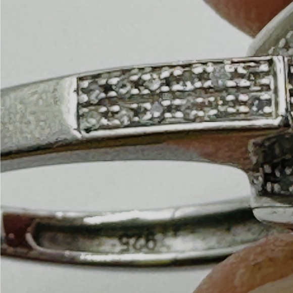 White gold over Sterling silver and diamond ring - Picture 3 of 3